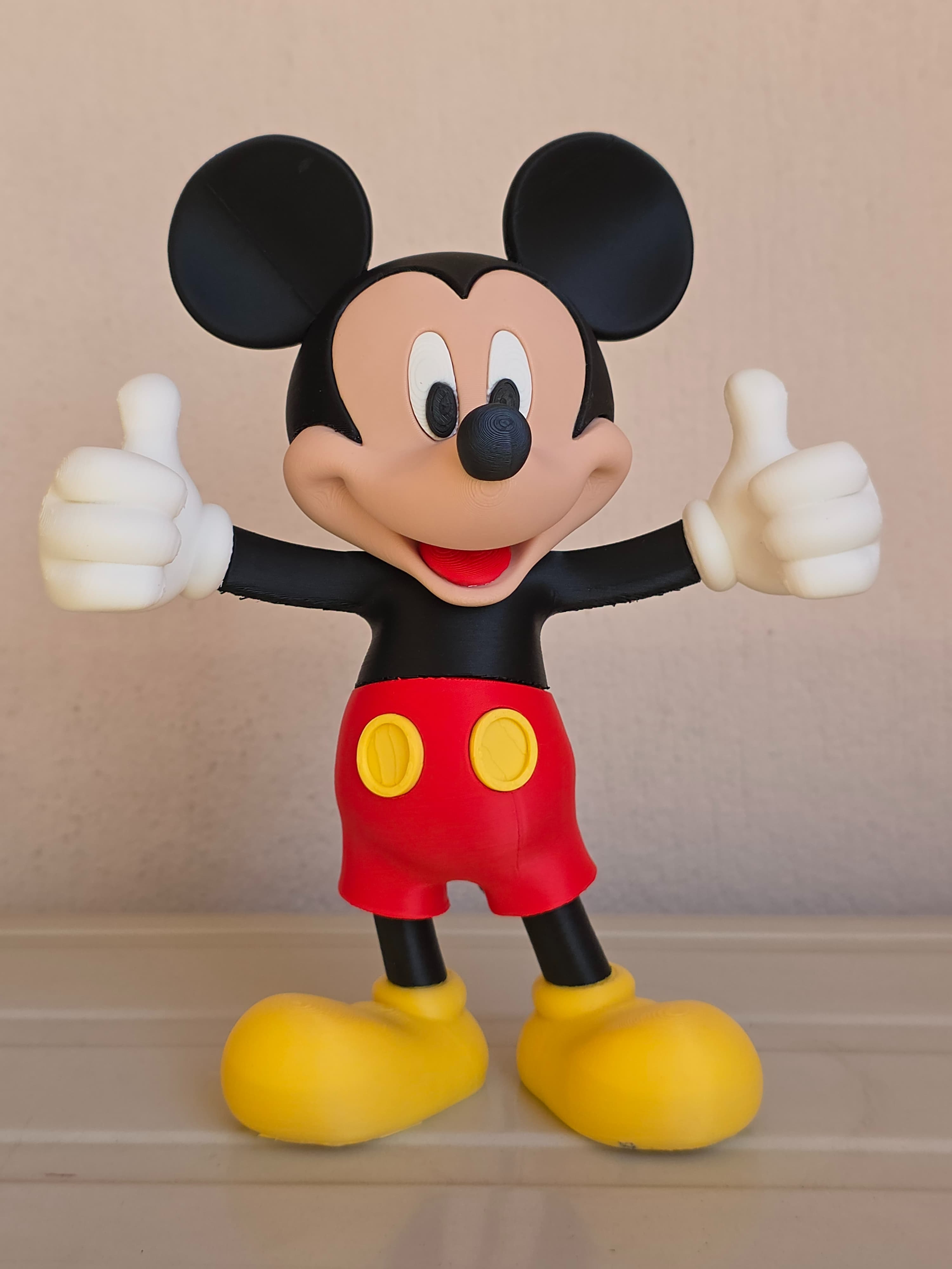 Mickey Mouse (pose levée) — figurine multicolore