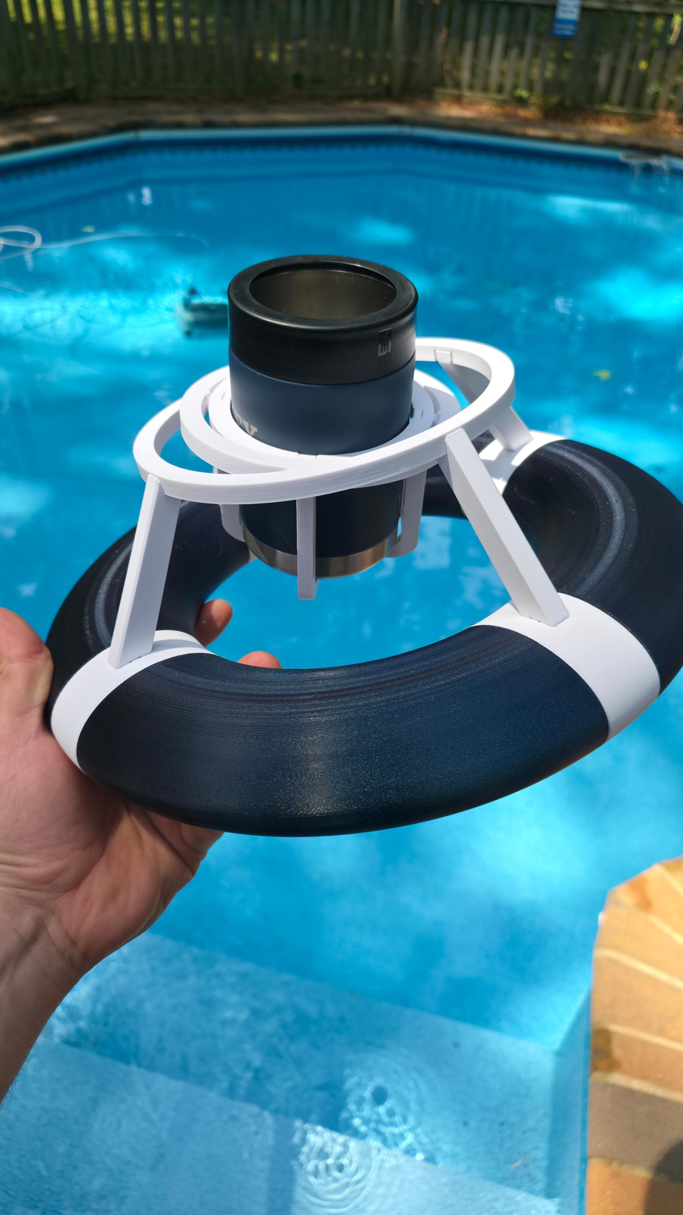 Porte-gobelet flottant gyroscopique (piscine)