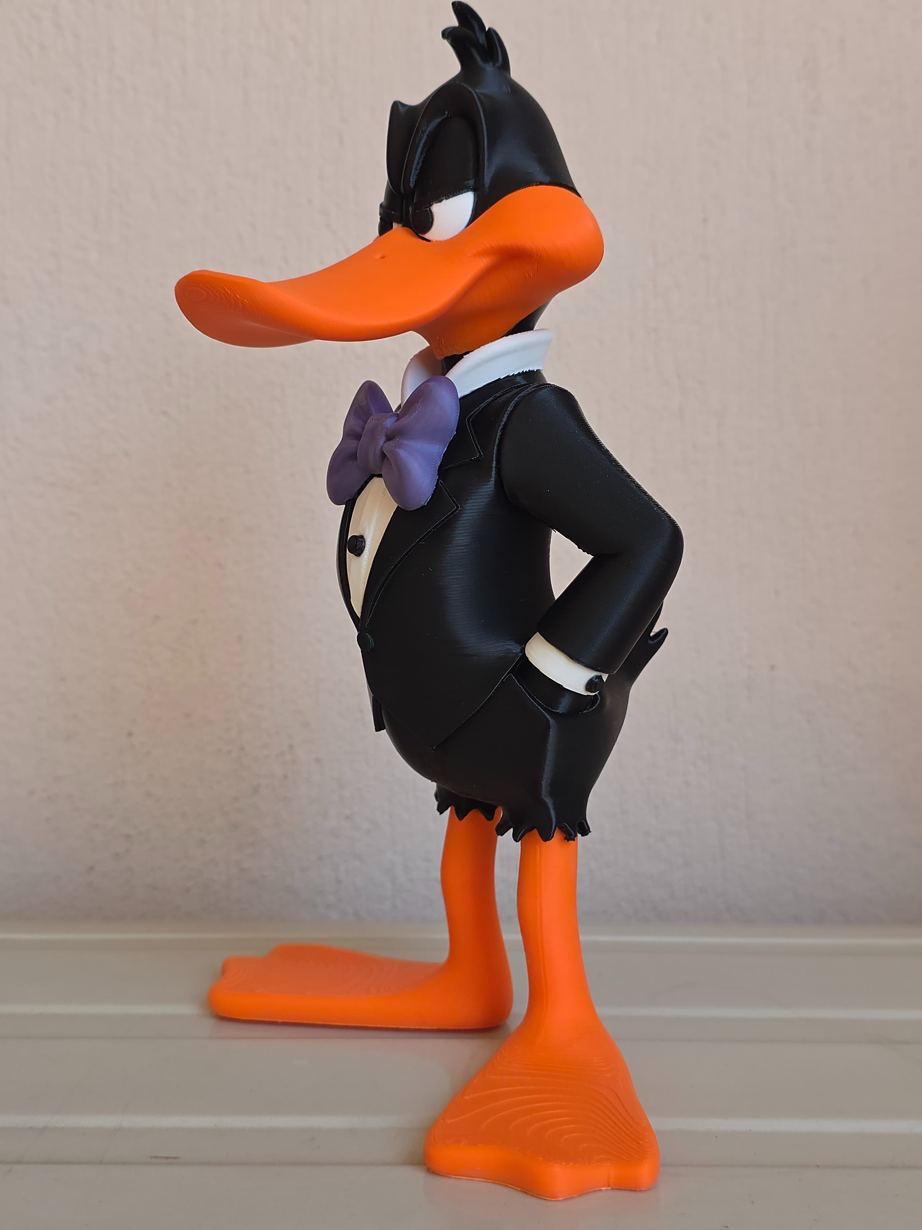 Daffy Duck en smoking — figurine multicolore