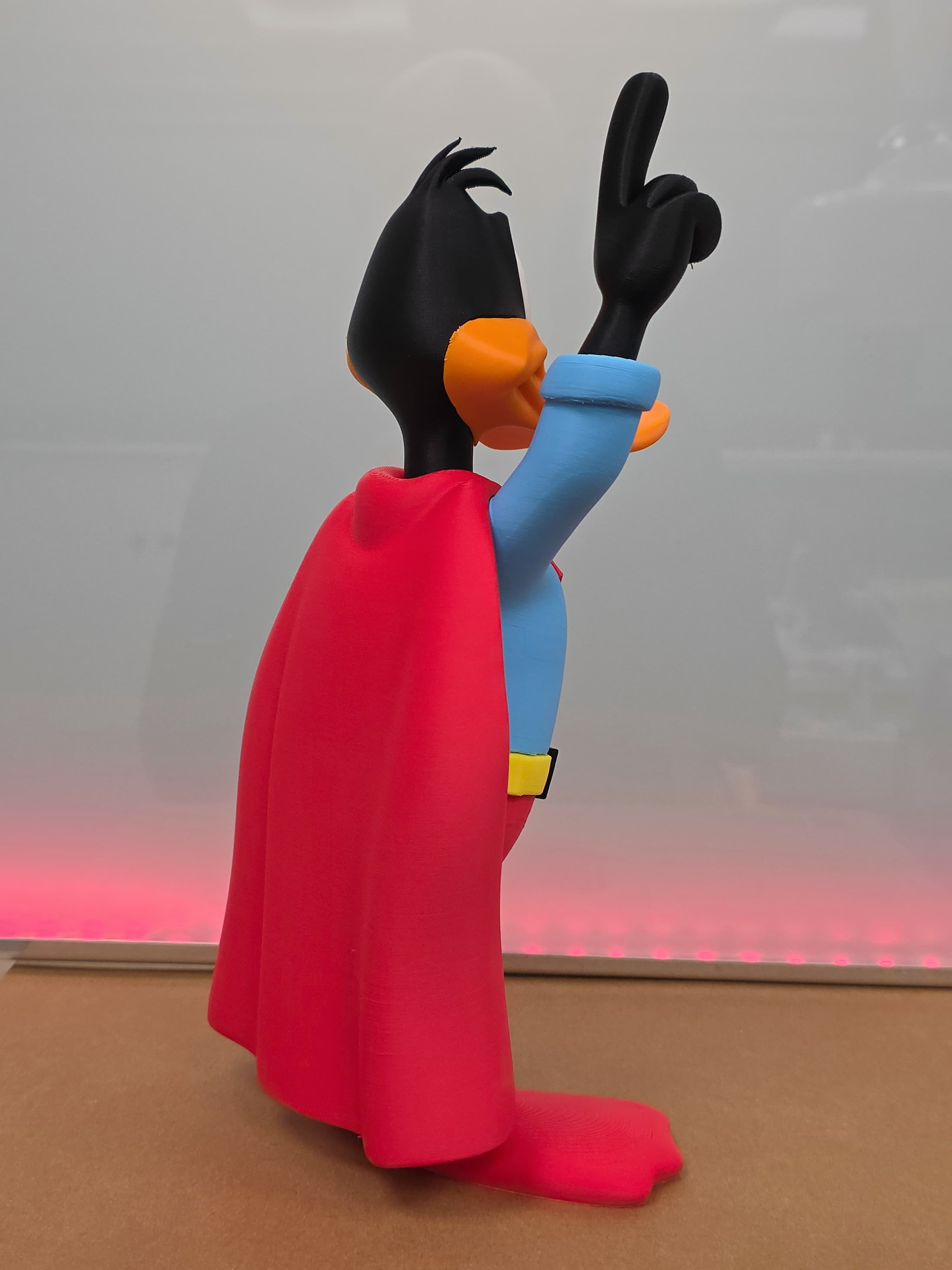 Daffy Duck en Superman — figurine multicolore