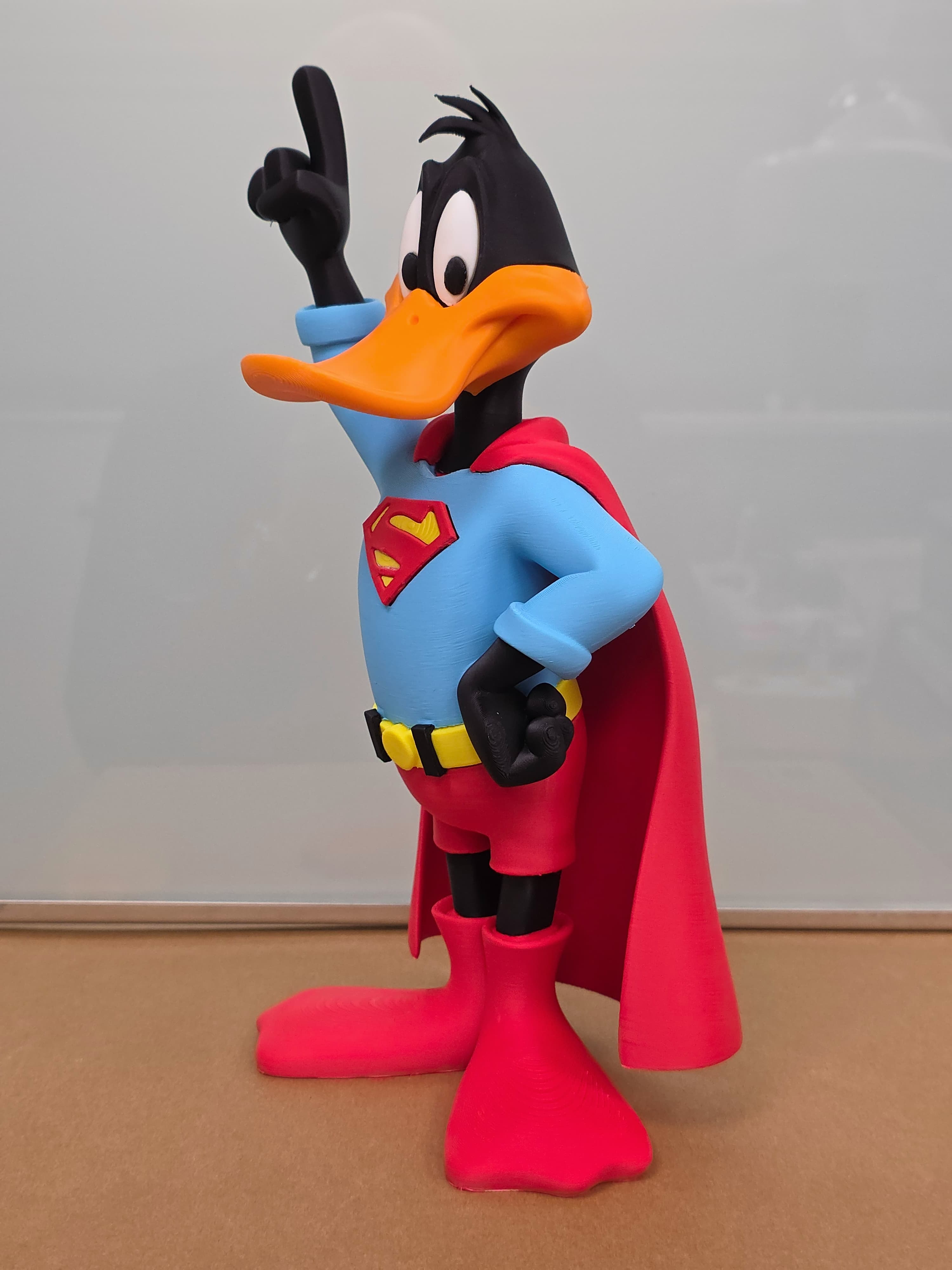 Daffy Duck en Superman — figurine multicolore