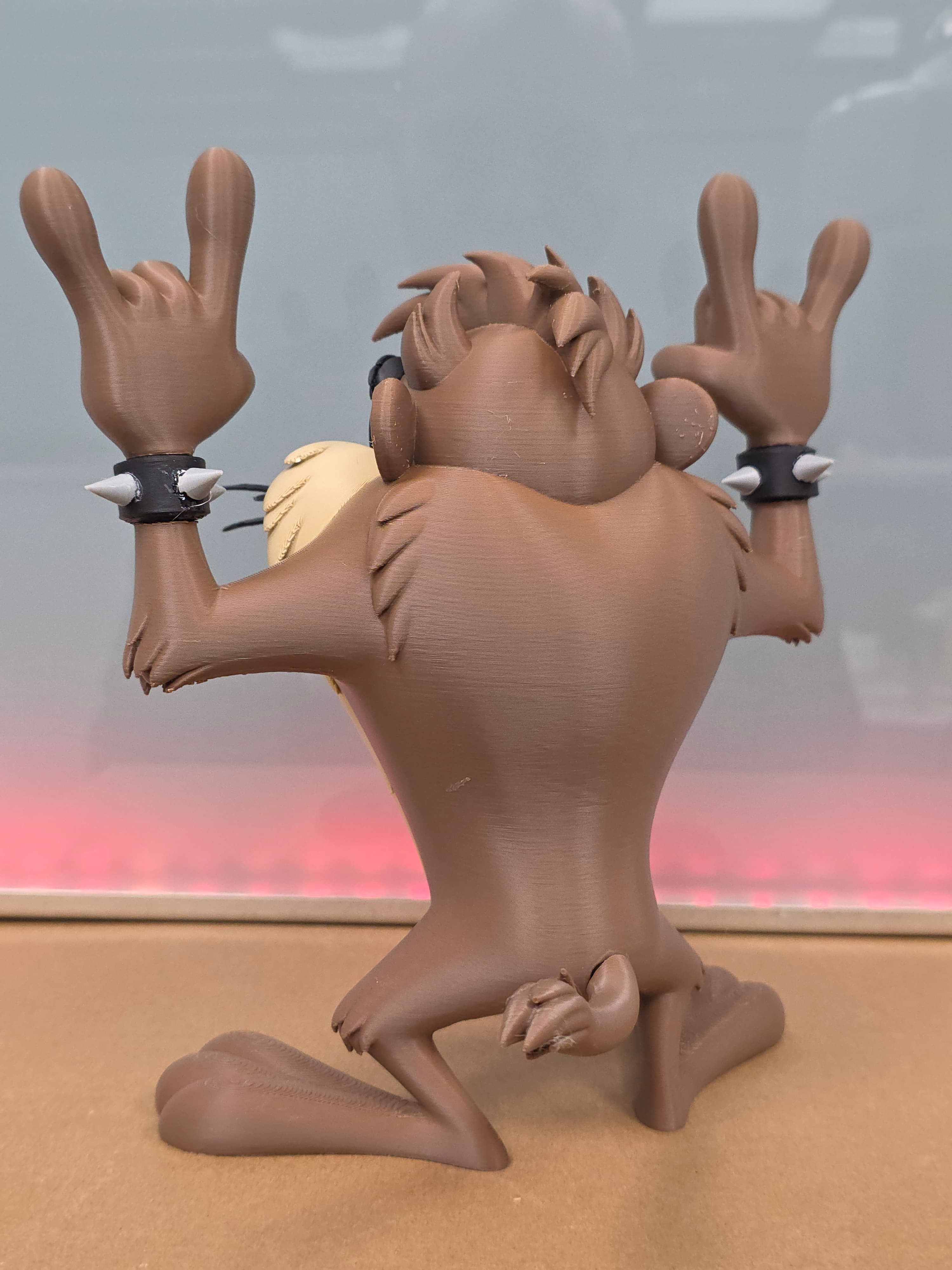 Taz le Rocker — figurine multicolore