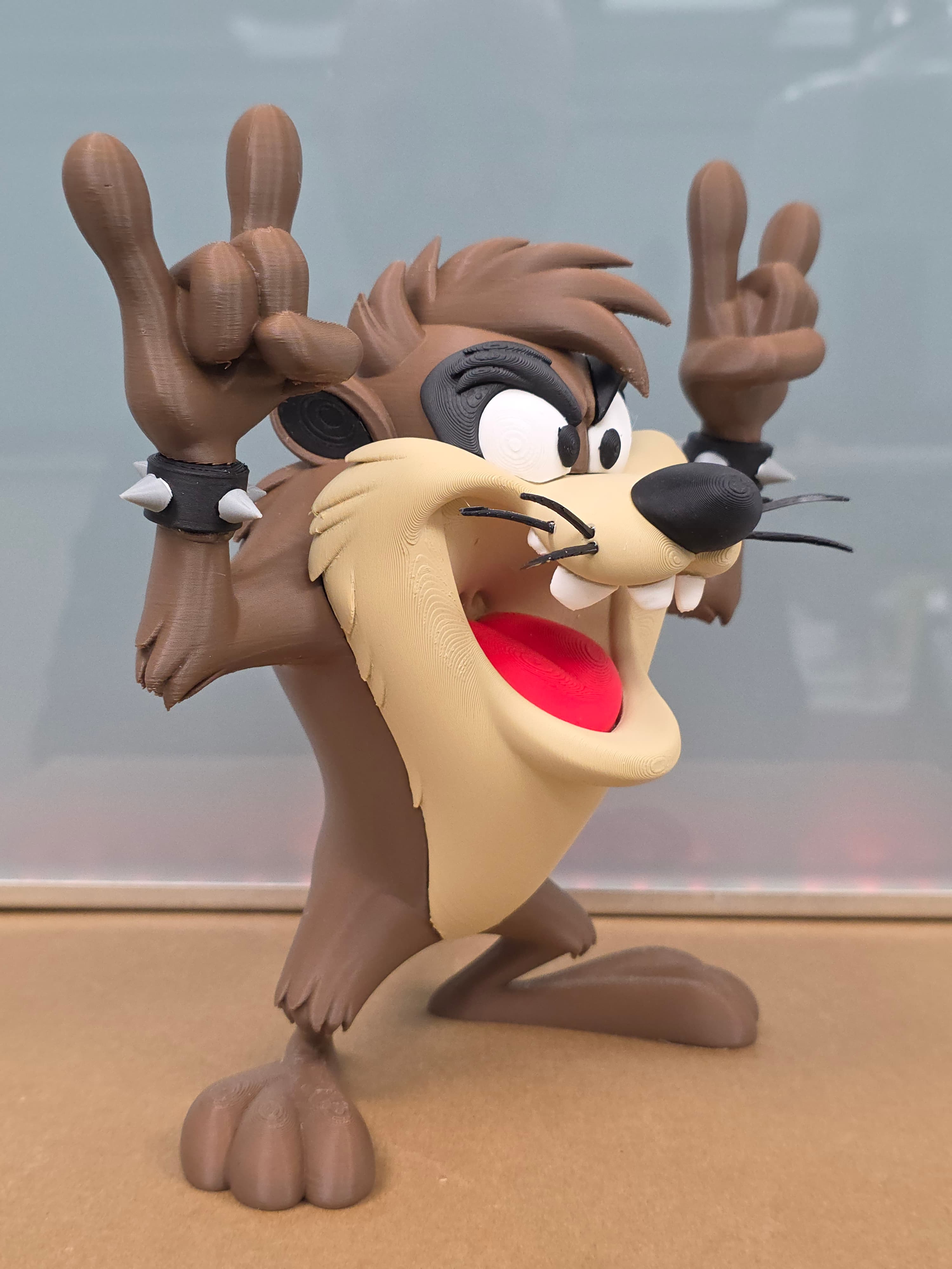 Taz le Rocker — figurine multicolore