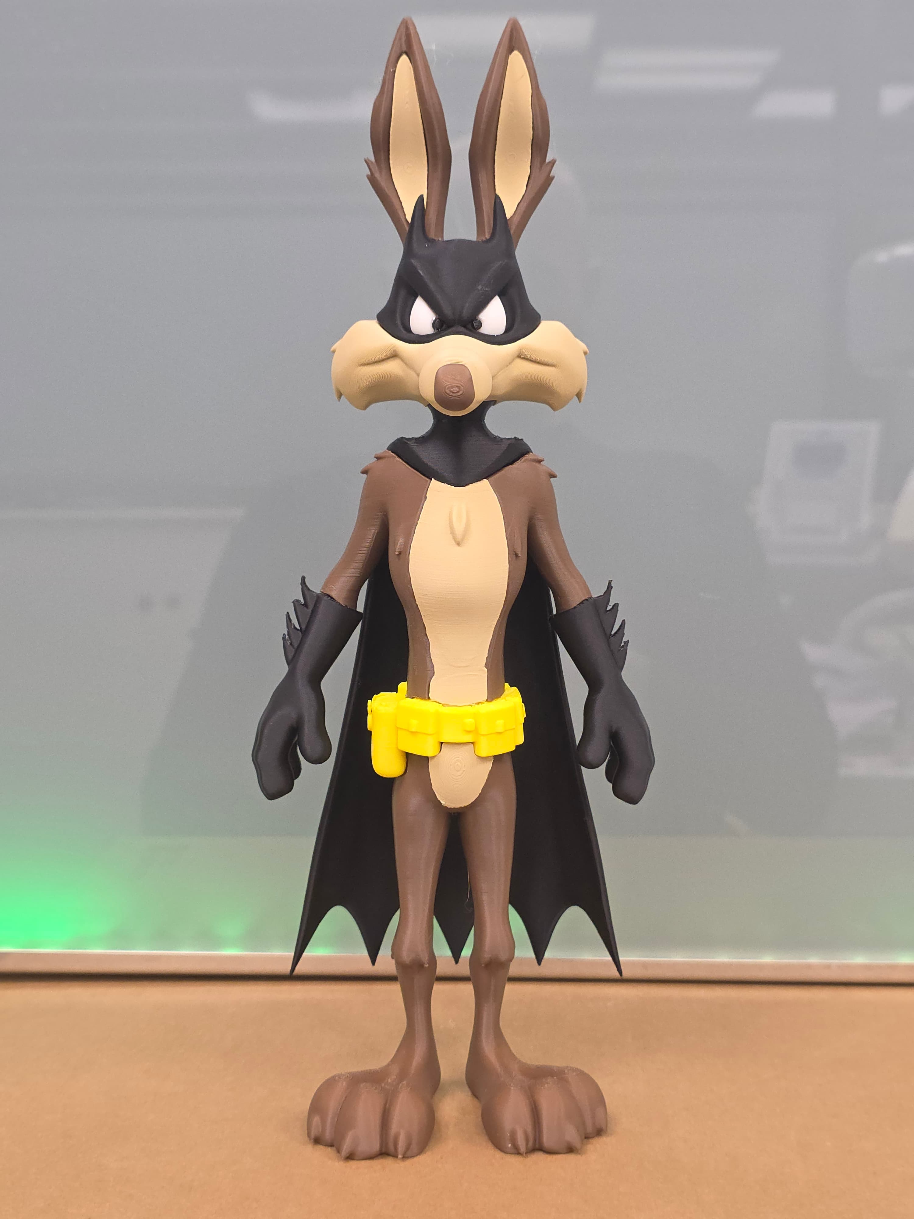 Vil Coyote en Batman — figurine multicolore