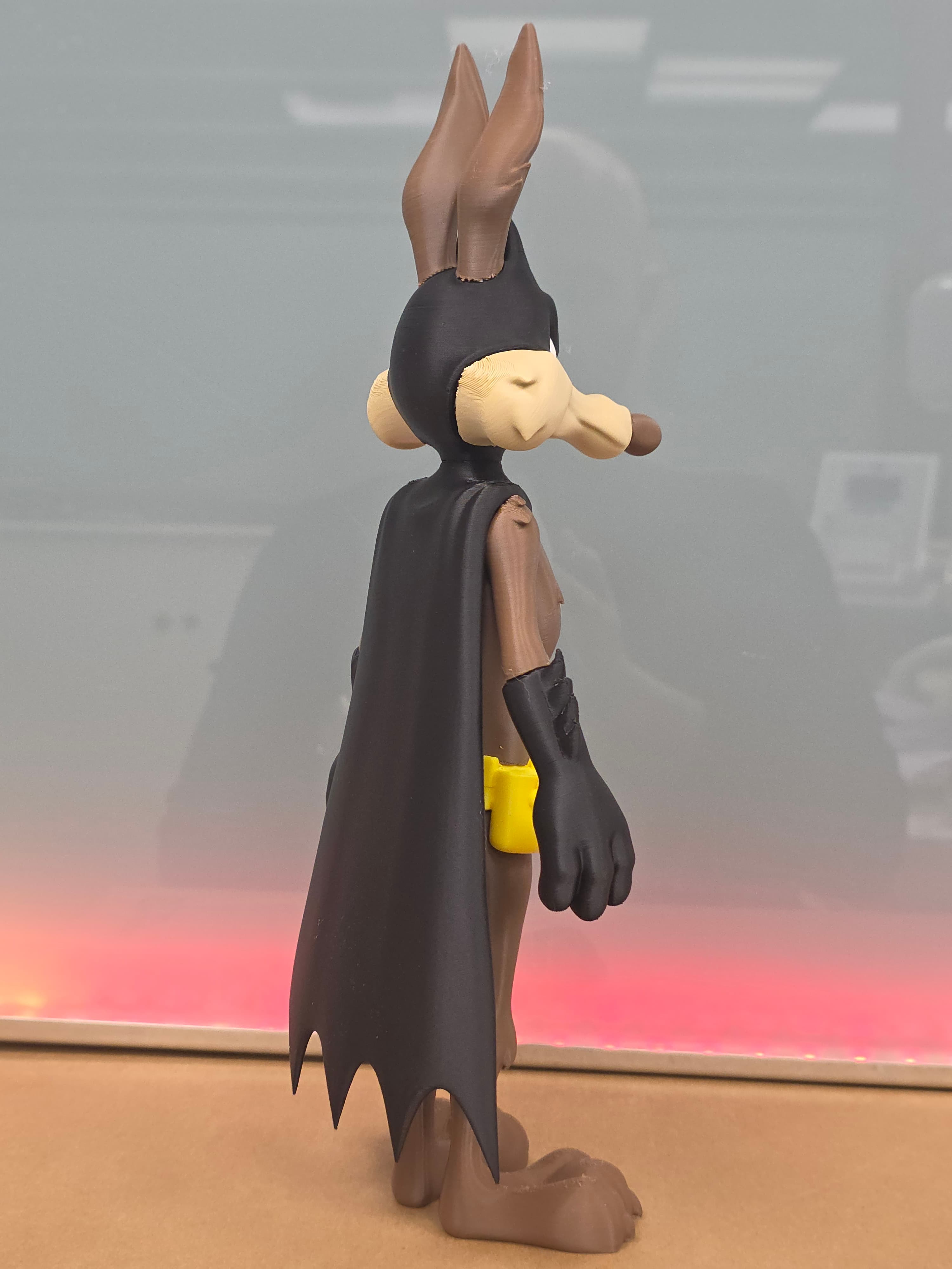 Vil Coyote en Batman — figurine multicolore