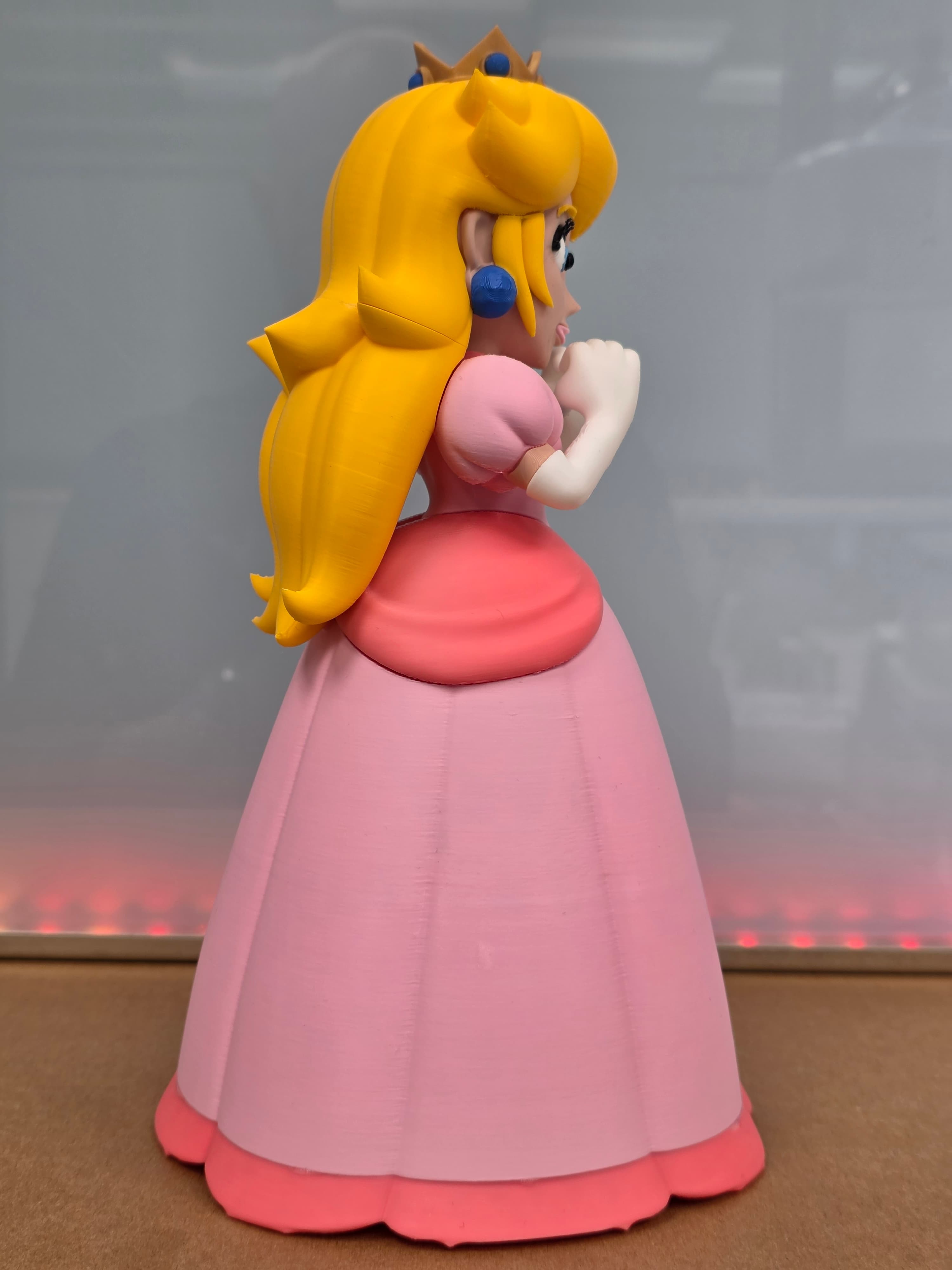 Princesse Peach — figurine multicolore