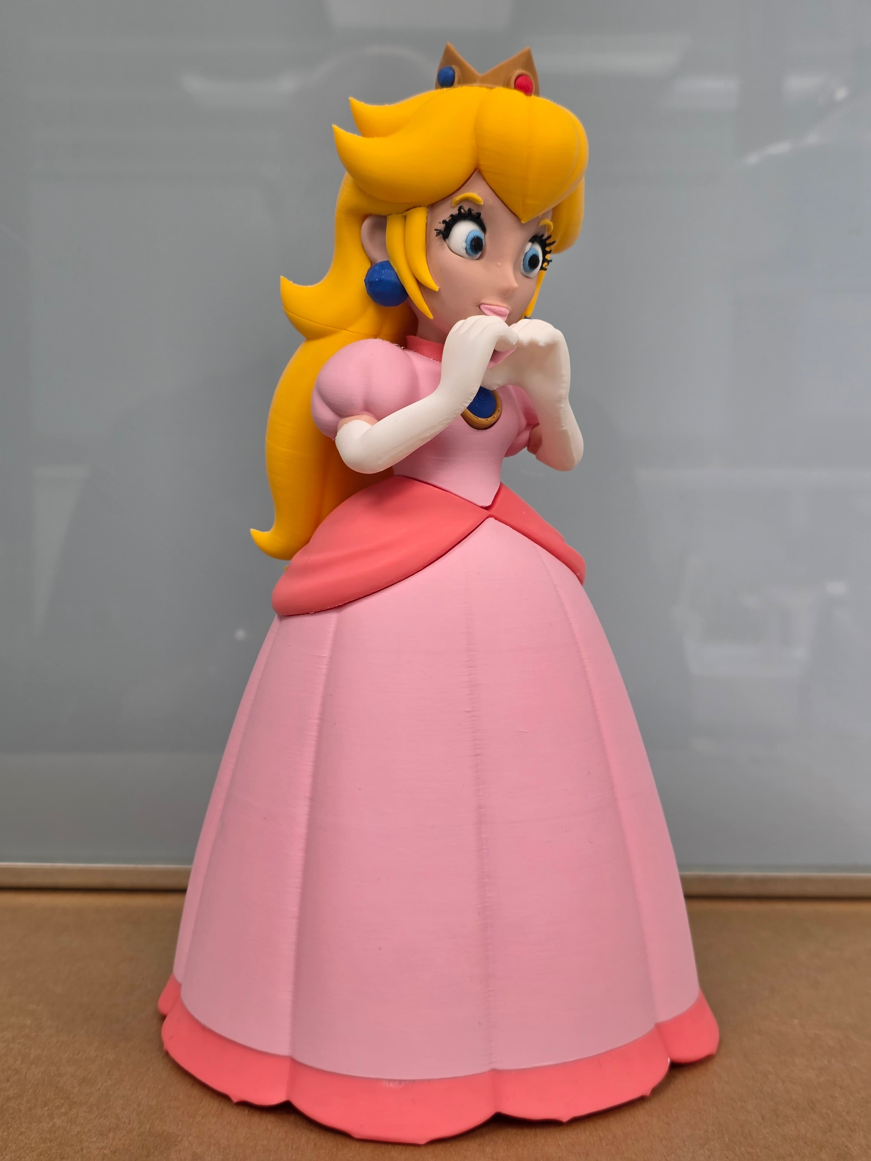 Princesse Peach — figurine multicolore