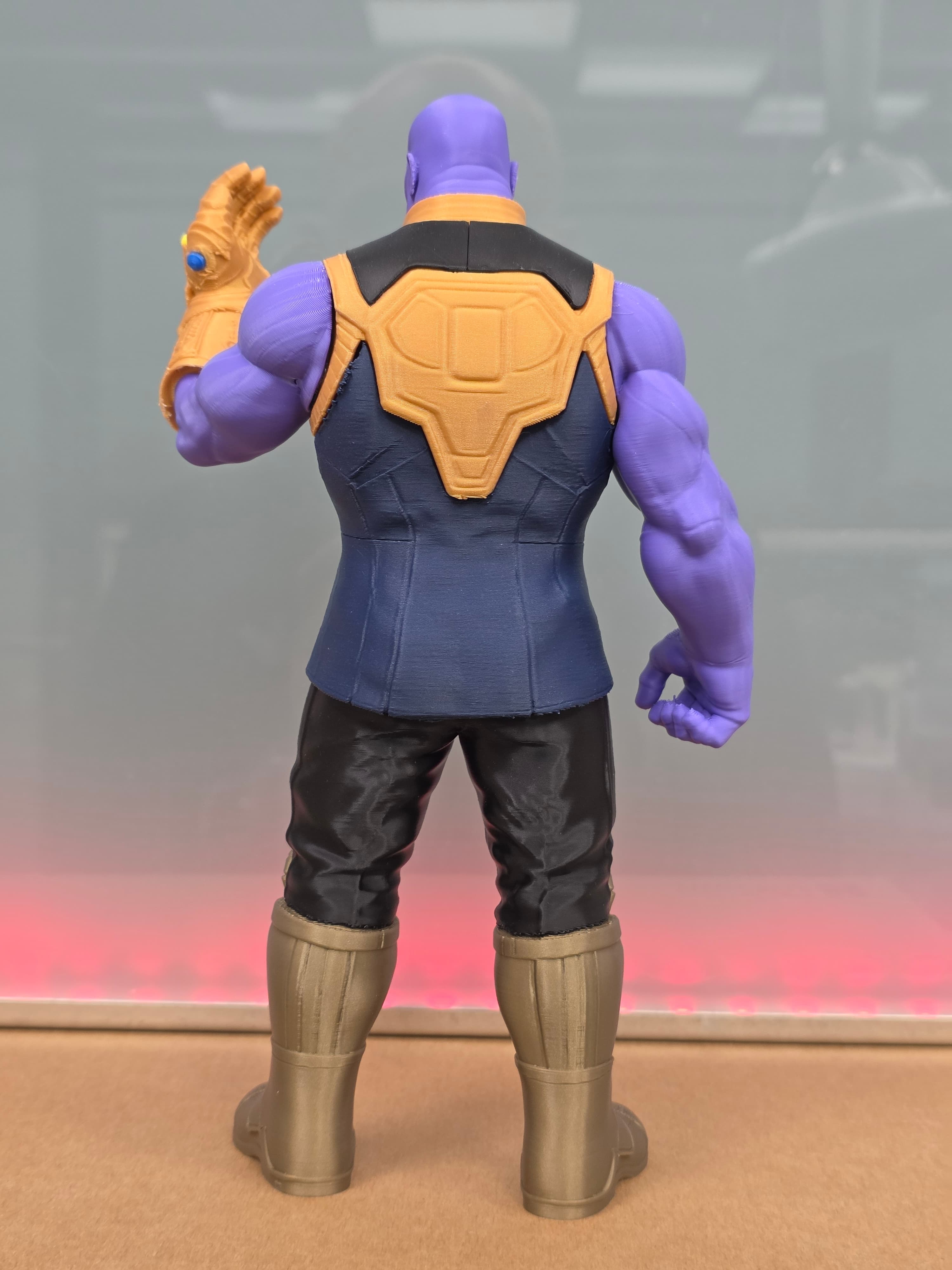 Thanos — figurine multicolore