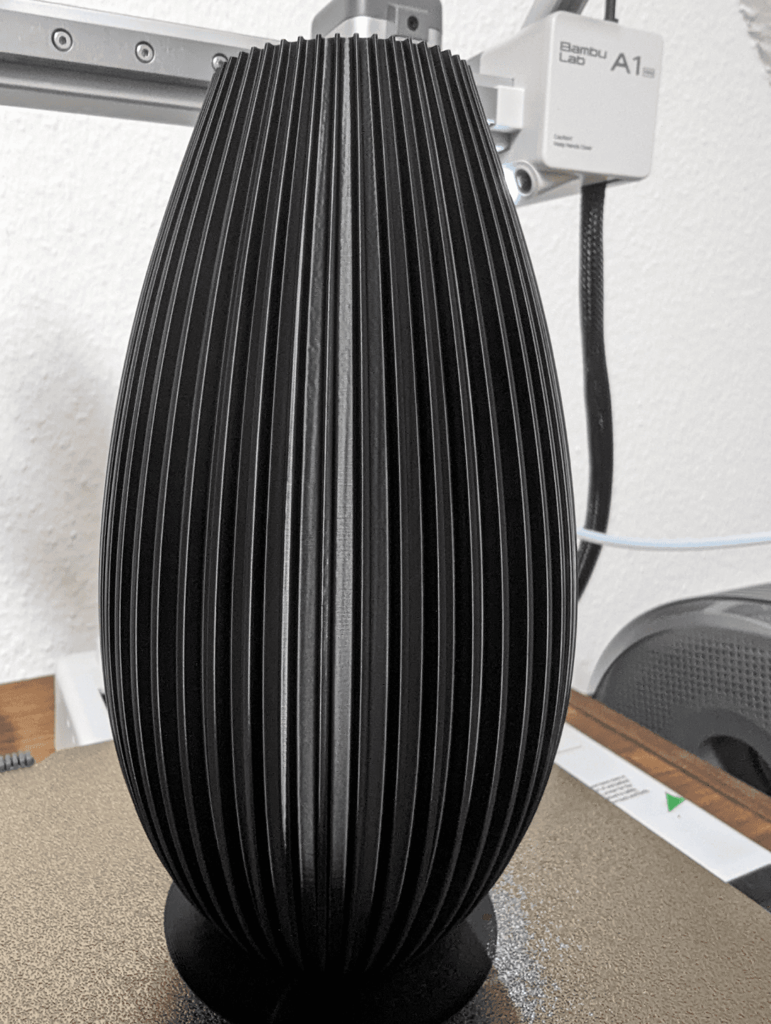 Vase Moderne Nervuré