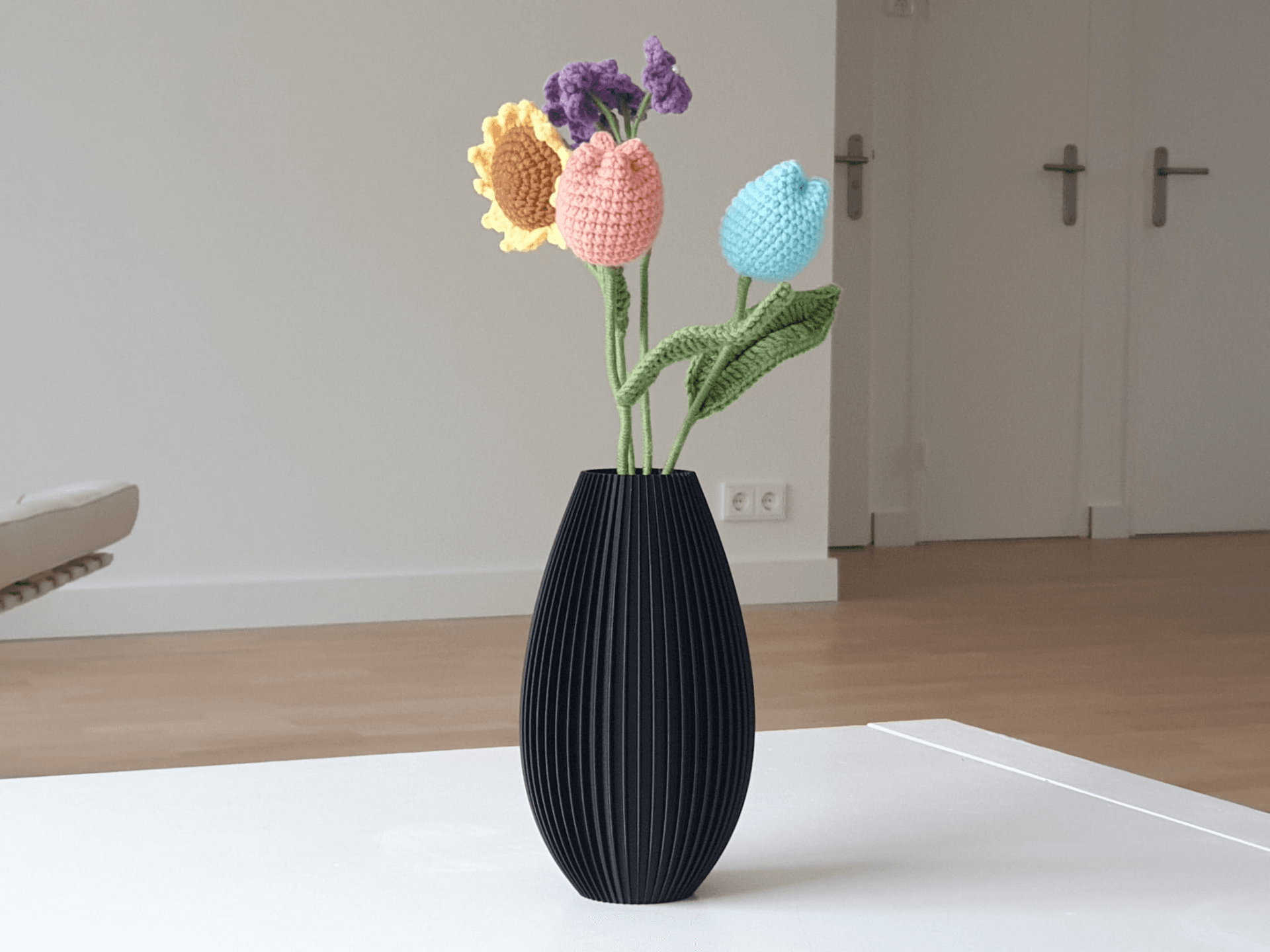 Vase Moderne Nervuré