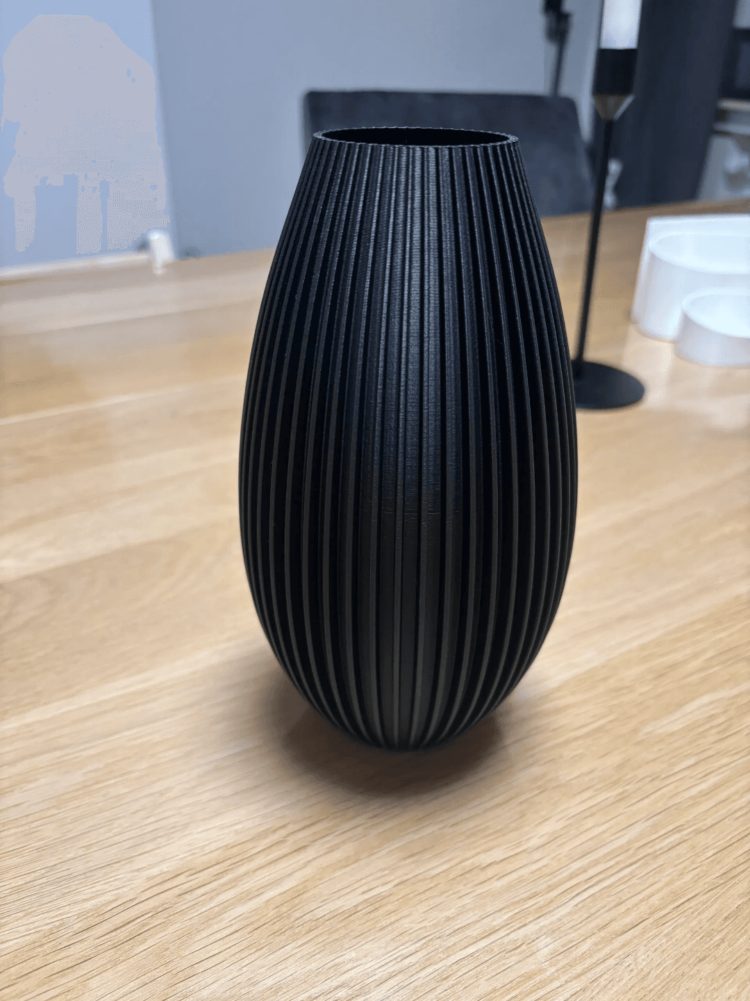 Vase Moderne Nervuré