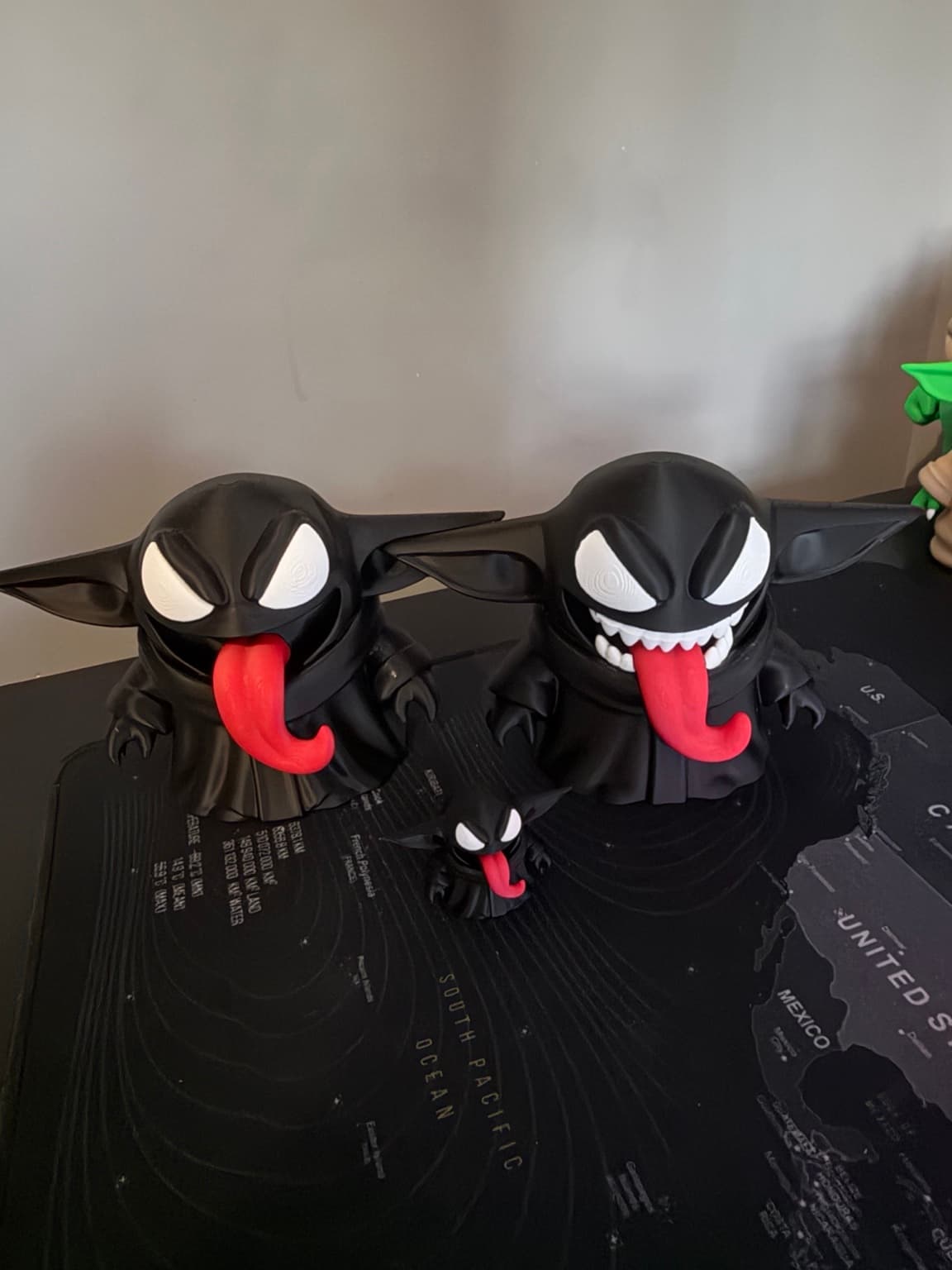 Grogu Venom — figurine multicolore